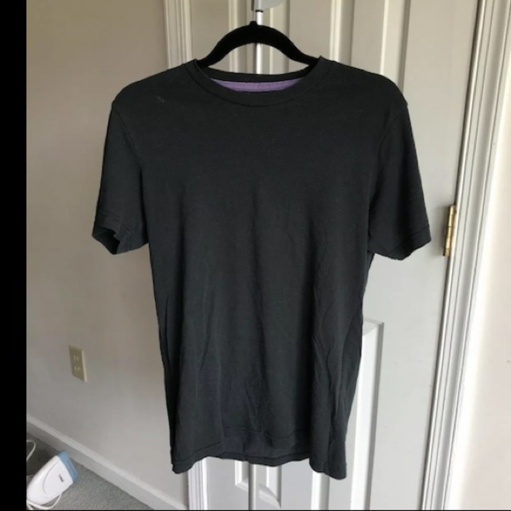 Not selling! LOOKING for ZOO YORK plain tshirts!!